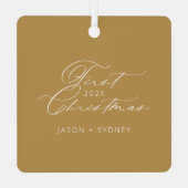 Modernes, stilvolles Couple First Christmas Script Ornament Aus Metall (Rückseite)