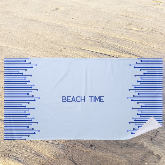 Modernes Streifenmuster auf hellblau Strandtuch