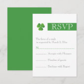 Modernes Stripe & grünes Klee Irish Hochzeit RSVP Karte (Vorne/Hinten)