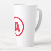 Modernes, stylisches Monogram Red Initial Letter W Milchtasse (Rechte Ecke)
