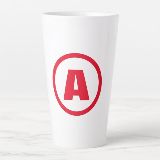 Modernes, stylisches Monogram Red Initial Letter W Milchtasse (Vorderseite)