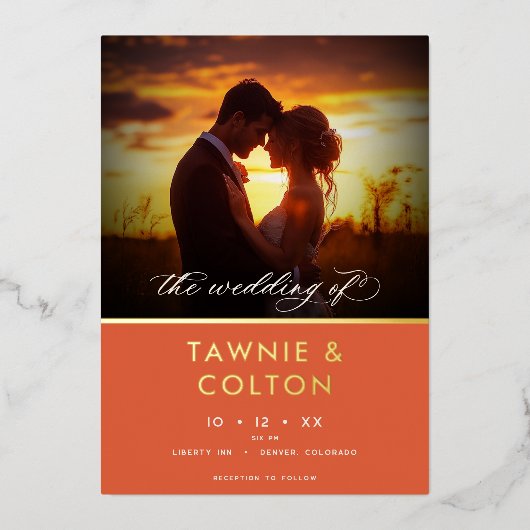 Modernes Sunset Orange Script Foto Minimal Wedding Folieneinladung (Vorderseite)