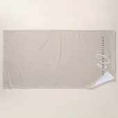 Modernes Tan-Weiß-Script-Monogramm Strandtuch (Vorderseite)