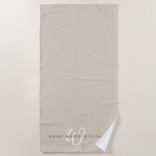 Modernes Tan-Weiß-Script-Monogramm Strandtuch (Vorderseite)