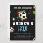 Modernes Team aus Blue und Black Soccer Sport Ball Einladung (Vorderseite)