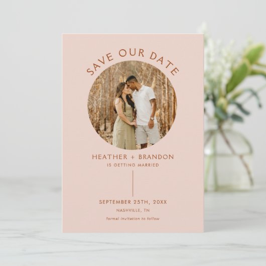 Modernes Terracotta Blush Foto retten Einladung (Stehend Vorderseite)