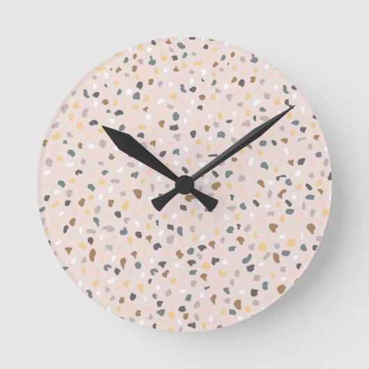 Modernes Terrazzo Muster weich neutral Runde Wanduhr (Vorderseite)