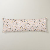 Modernes Terrazzo Muster weich neutral Seitenschläferkissen (Rückseite)