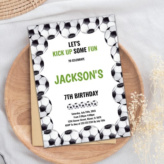 Modernes Thema des grünen Feldsports für Kinder Einladung