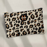 Modernes Tiermuster, Leopardenhaut, Monogramm Zubehörtasche<br><div class="desc">Der Leopard Skin Modern Animal Pattern Monogram Accessory Pouch von PixiaDesigns verkörpert die perfekte Mischung aus zeitgenössischem Stil und persönlicher Touch. Dieser elegante Beutel zeichnet sich durch ein modernes leopardenes Hautmotiv aus, das elegant mit einem personalisierten Monogramm und Namen kombiniert wird und für jede Frau ein einzigartiges Accessoire darstellt. Ideal...</div>