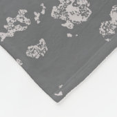 Modernes, trendiges, abstraktes Kronenmonogramm Fleecedecke (Ecke)