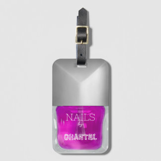Modernes, trendiges, neonrosa Nagellack mit modern Gepäckanhänger