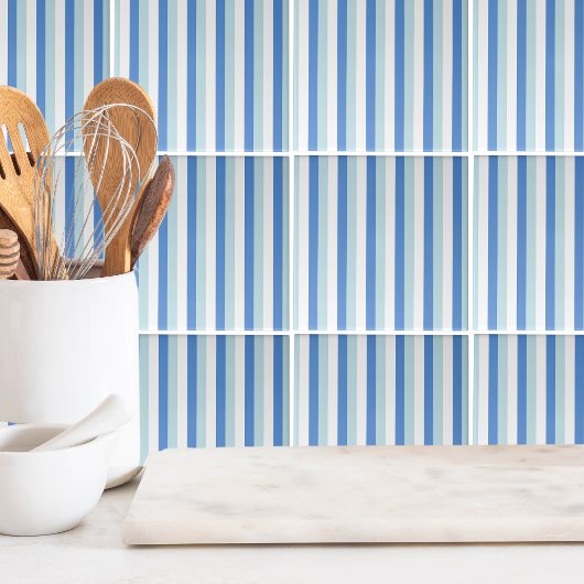 Modernes, trendiges, weißes, blaues Streifenmuster Fliese