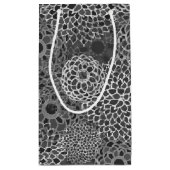 Modernes, trendy floral Muster Kleine Geschenktüte (Rückseite)