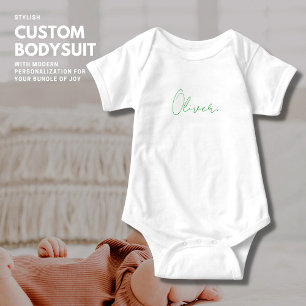 Modernes, trendy Green Script Personalisiert Baby Strampler