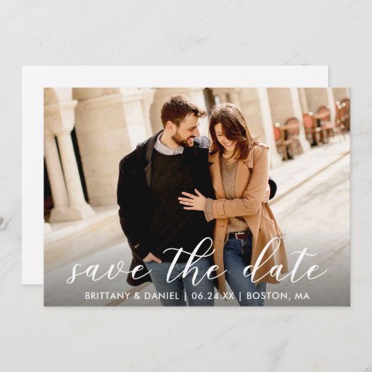 Modernes Trendy Script Couple Foto Save The Date (Vorne/Hinten)