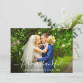 Modernes, trendy Script für immer dankbar Hochzeit Dankeskarte (Stehend Vorderseite)