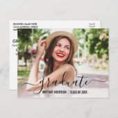 Modernes trendy Script Graduation Party Foto Einladungspostkarte (Vorne/Hinten)