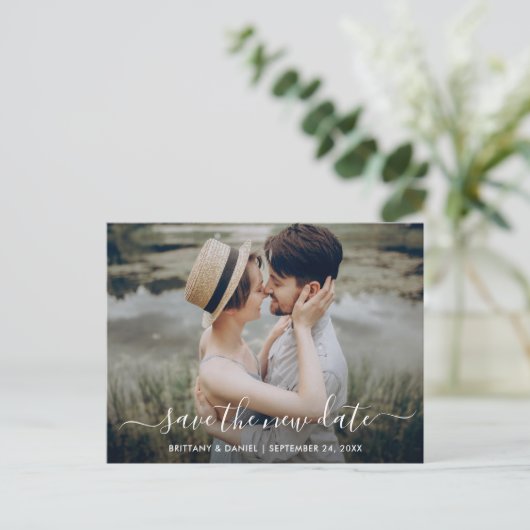 Modernes Trendy Script Rette das neue Date Foto Postkarte (Stehend Vorderseite)