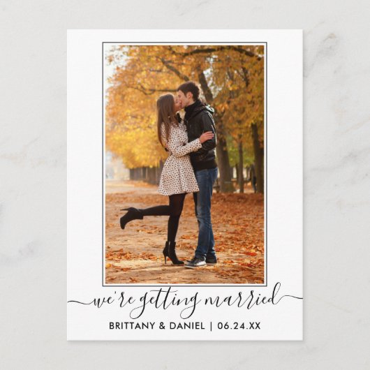 Modernes, trendy Script Save the Date heiraten Postkarte (Vorderseite)