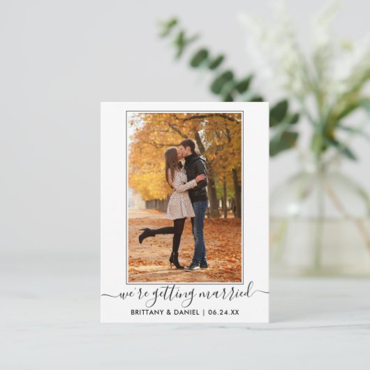Modernes, trendy Script Save the Date heiraten Postkarte (Stehend Vorderseite)