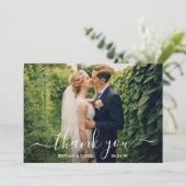 Modernes, trendy Script Wedding Foto Dankeskarte (Stehend Vorderseite)