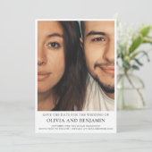Modernes, trendy Serif Typografy Foto Wedding Save The Date (Stehend Vorderseite)