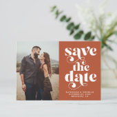 Modernes Trendy Typografy Foto Save the Date (Stehend Vorderseite)