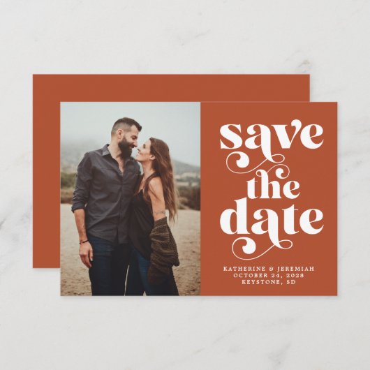 Modernes Trendy Typografy Foto Save the Date (Vorne/Hinten)