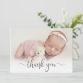 Modernes Typografie Neugeborenes Foto Vielen Dank Dankeskarte (Stehend Vorderseite)
