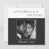 Modernes Typografie-Schwarz-weißes Hochzeitsszenar Dankeskarte (Vorderseite)