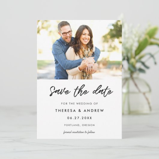 Modernes typografisches Foto Save The Date (Stehend Vorderseite)