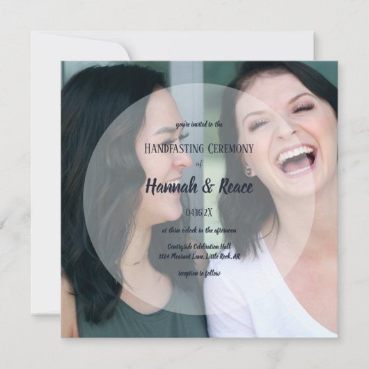 Modernes Überlagerungsverhalten für weißes Foto Einladung (Vorderseite)