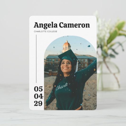 Modernes Uni-Abschluß Party Einladung (Stehend Vorderseite)