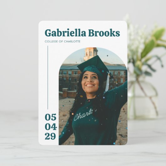 Modernes Uni-Abschluß Party Einladung (Stehend Vorderseite)