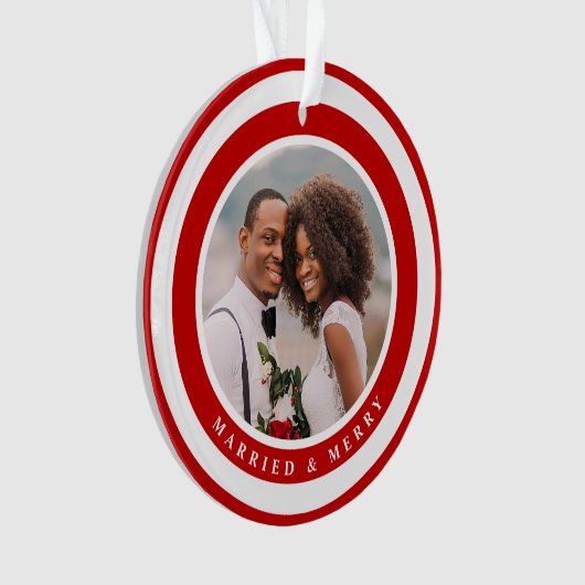 Modernes Verheiratetes und fröhliches Erstes Foto Ornament (Vorderseite)