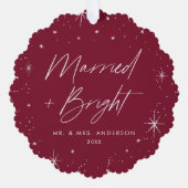 Modernes Verheiratetes und helles Burgundy Holiday Ornament Karte (Vorderseite)