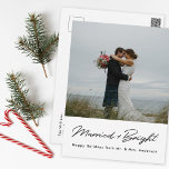 Modernes Verheiratetes und helles frisch gezogenes Postkarte<br><div class="desc">Individuell gestaltete Weihnachtspostkarten mit modernem Schwarz-Weiß-Design und personalisierter Urlaubsstimmung.</div>