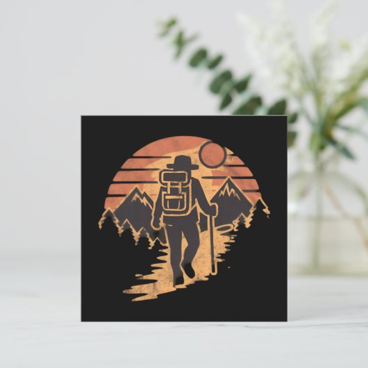 Modernes Wandern Vintag Feiertagskarte (Stehend Vorderseite)