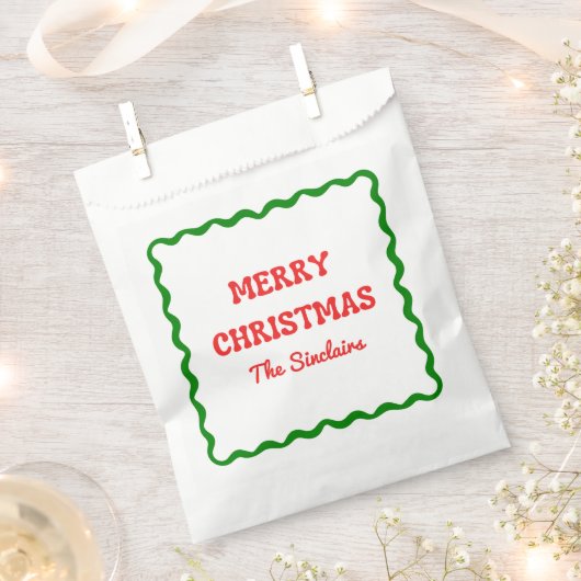 Modernes Wavy Border Red & Green Weihnachts-Party Geschenktütchen (Ausgeschnitten)