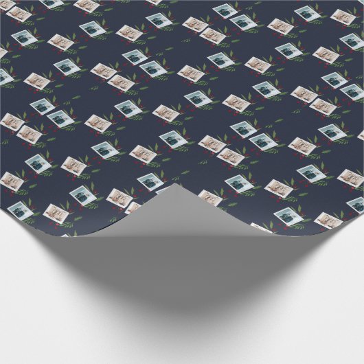 Modernes Weihnachtsfamilien Foto Custom Berry Geschenkpapier (Ecke)