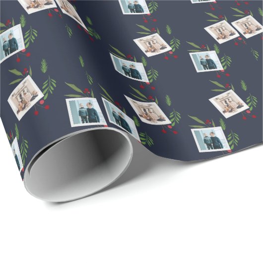 Modernes Weihnachtsfamilien Foto Custom Berry Geschenkpapier (Rolleneckpunkt)