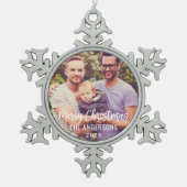Modernes Weihnachtsskript Custom Family Foto Schneeflocken Zinn-Ornament (Vorderseite)