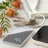 Modernes Weiß auf grauem Monogramm Schlüsselanhänger (Vorderseite rechts)