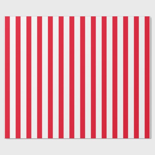 Modernes Weiß auf roten Streifen Muster Geschenkpapier (Flach)