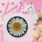 Modernes weißes Gänseblümchen auf Schwarzem Pappteller (Party)