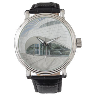 Modernes, weißes Gebäude Armbanduhr