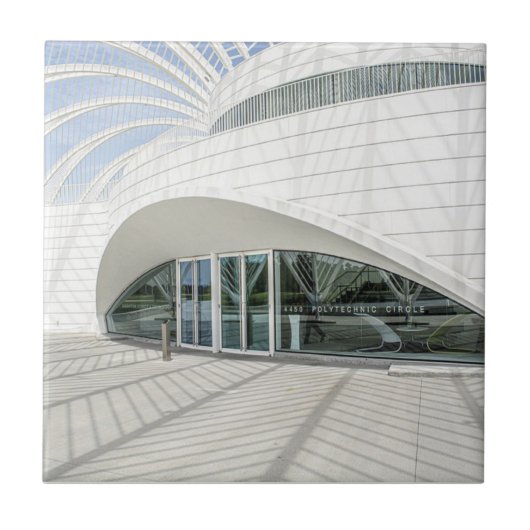 Modernes, weißes Gebäude Fliese (Vorderseite)