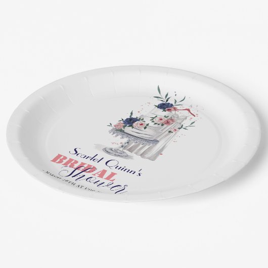 Modernes, weißes Hochzeitskleid mit Kuchen Pappteller (Schrägansicht)