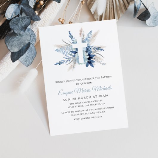 modernes weißes kreuz-blaues Blumengestein Einladung